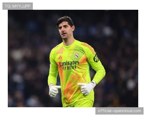 官方：皇马门将库尔图瓦训练中膝盖再次不适，将接受进一步检查